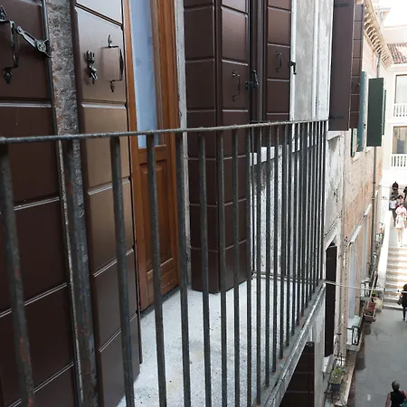 Backpackers House Penzion Benátky