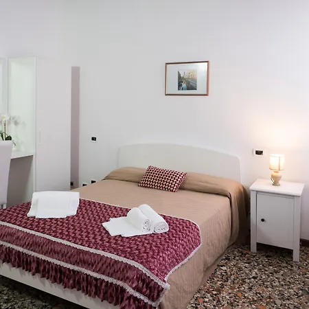 Backpackers House Benátky