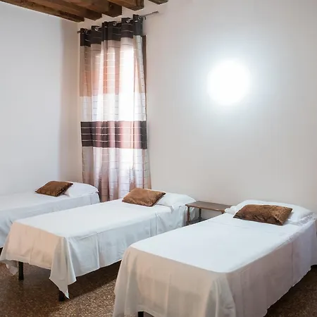 Penzion Backpackers House Benátky