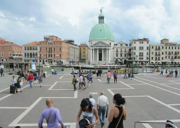 招待所 Backpackers House 2*