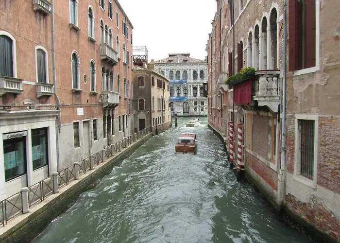 招待所 Backpackers House 2*