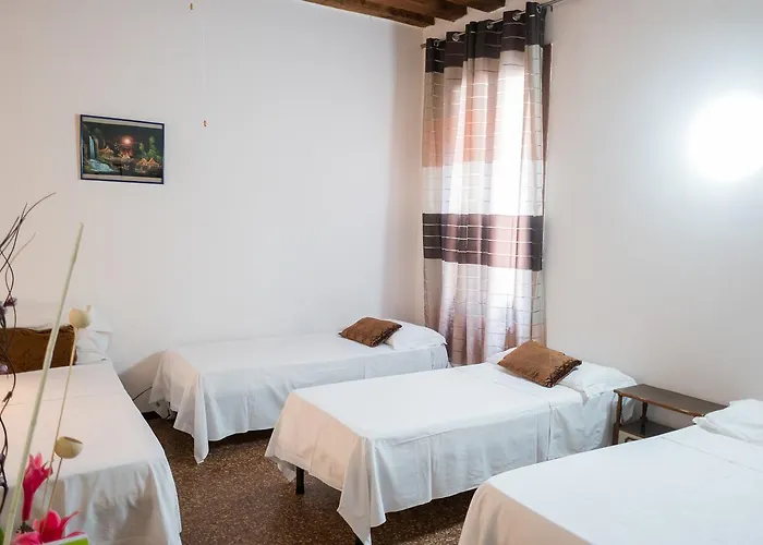 招待所 Backpackers House