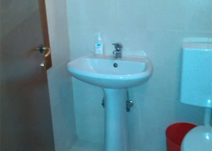 Backpackers House Affittacamere 2*