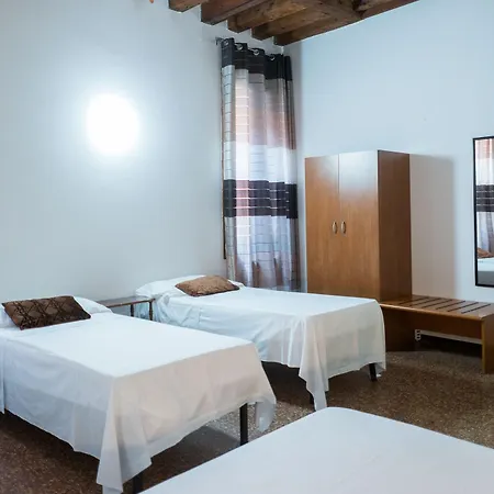 Гостевой дом Backpackers House Венеция