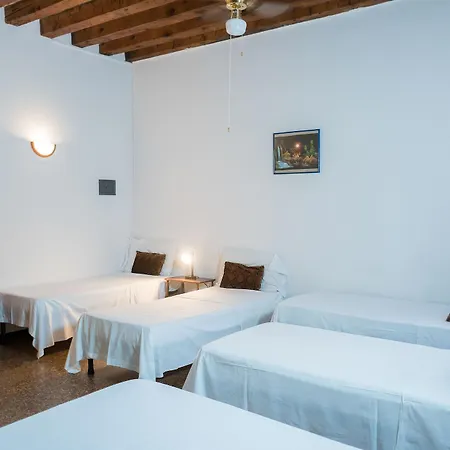 Backpackers House Гостевой дом Венеция