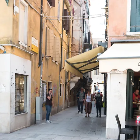 Backpackers House البندقية