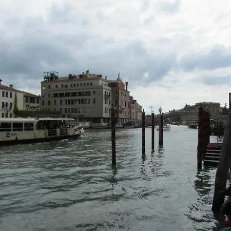 Backpackers House 2* البندقية