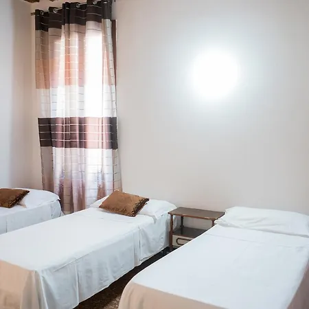 Backpackers House Affittacamere 2*