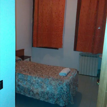 Backpackers House 2*