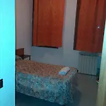 Backpackers House 2*